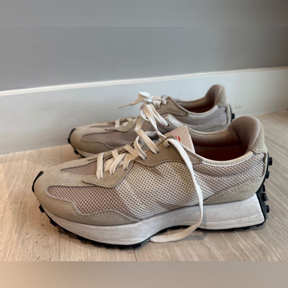 New Balance 327’s- neutral Sz 7.5